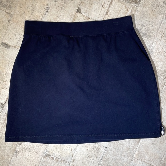T by Talbots, navy stretch skort with 2 zip pockets. size Medium petite - Picture 10 of 11